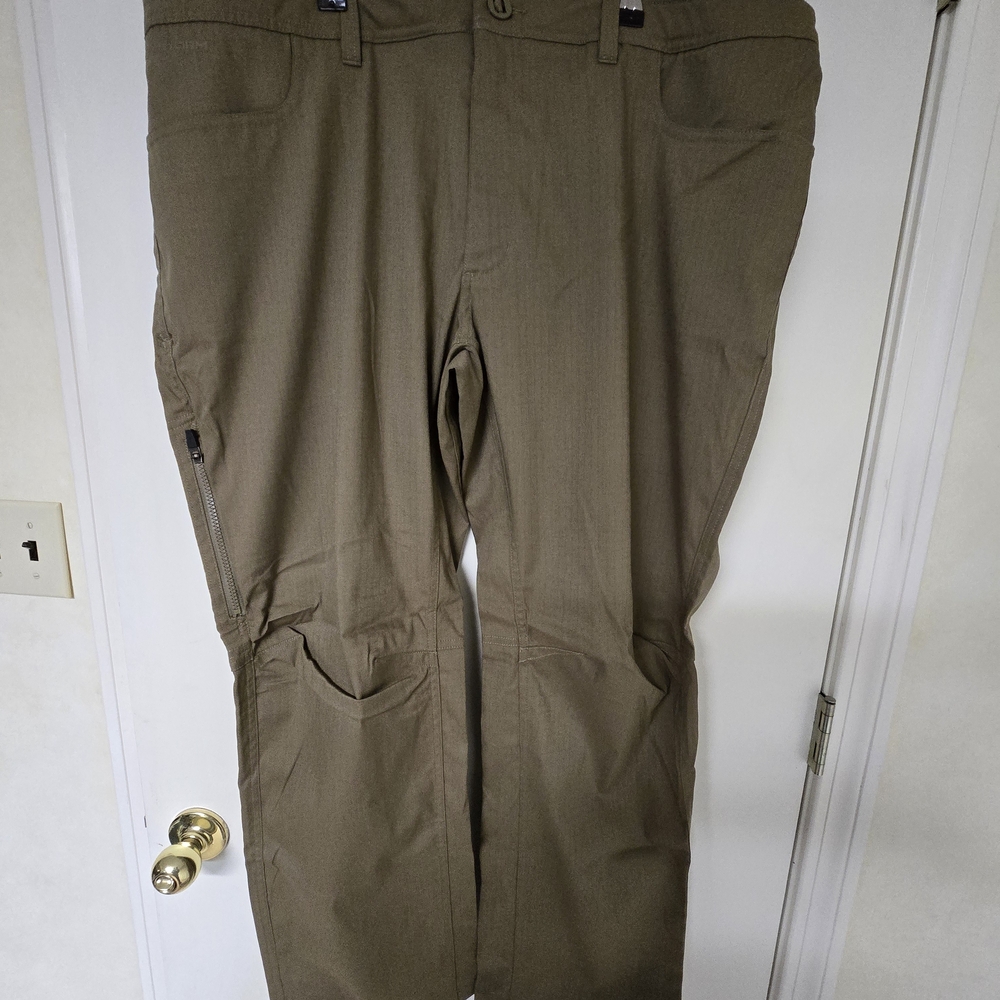 Under Armour Men's Olive Cargo Pants